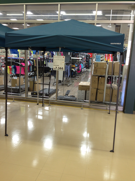 手作り市で持参が求められる屋根テントです。