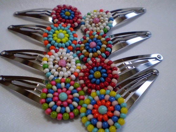 岸和田のiさんのビーズ刺繍パッチンピンです