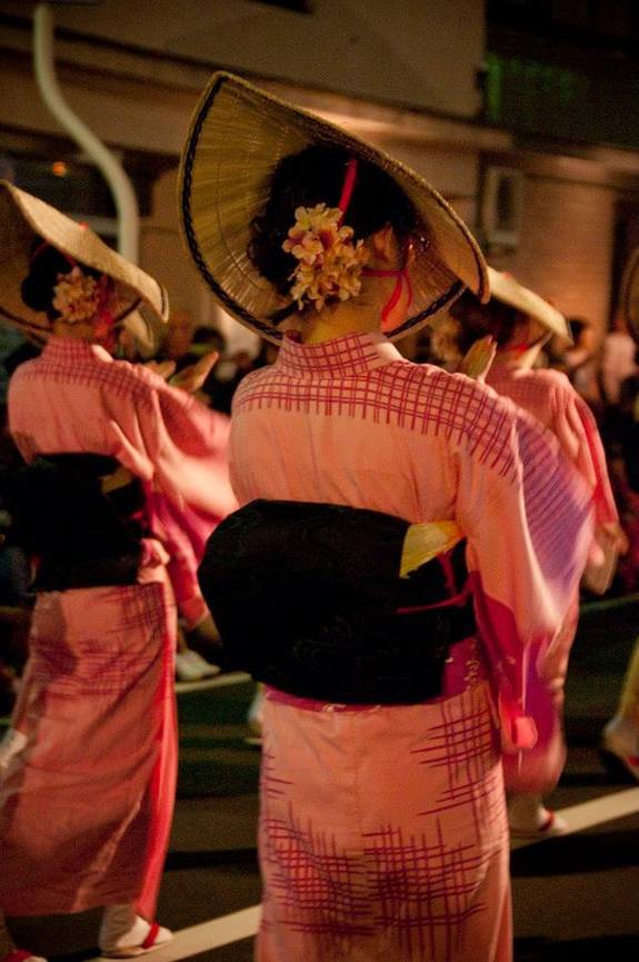 大人の夜の祭り　「おわら風の盆」