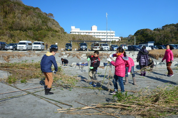みんなで堆砂垣づくり!