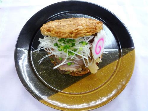 喜多方ラーメンバーガー