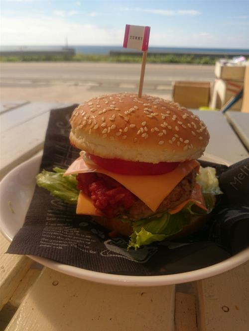 深浦まぐろバーガー