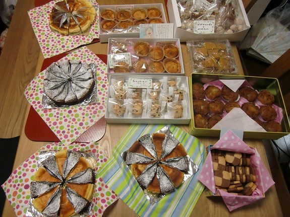 カフェコンサートのお菓子が勢ぞろい♪