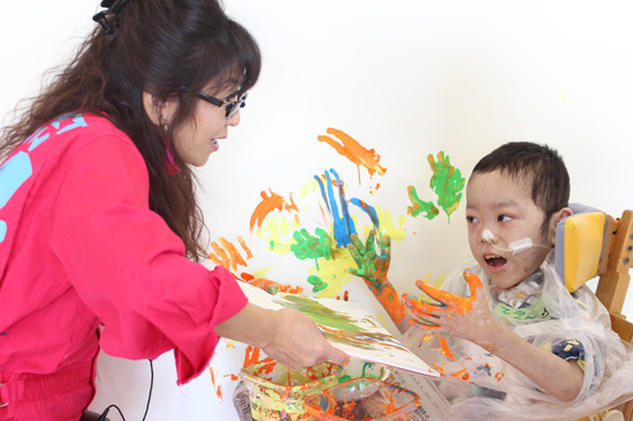 「ハッピーカラープロジェクト」長野県立こども病院（2013年10月）